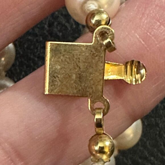 Elegant Vintage Silk Strung Double Strand Glass Pearl Necklace Gold Plated Clasp - Picture 4 of 8